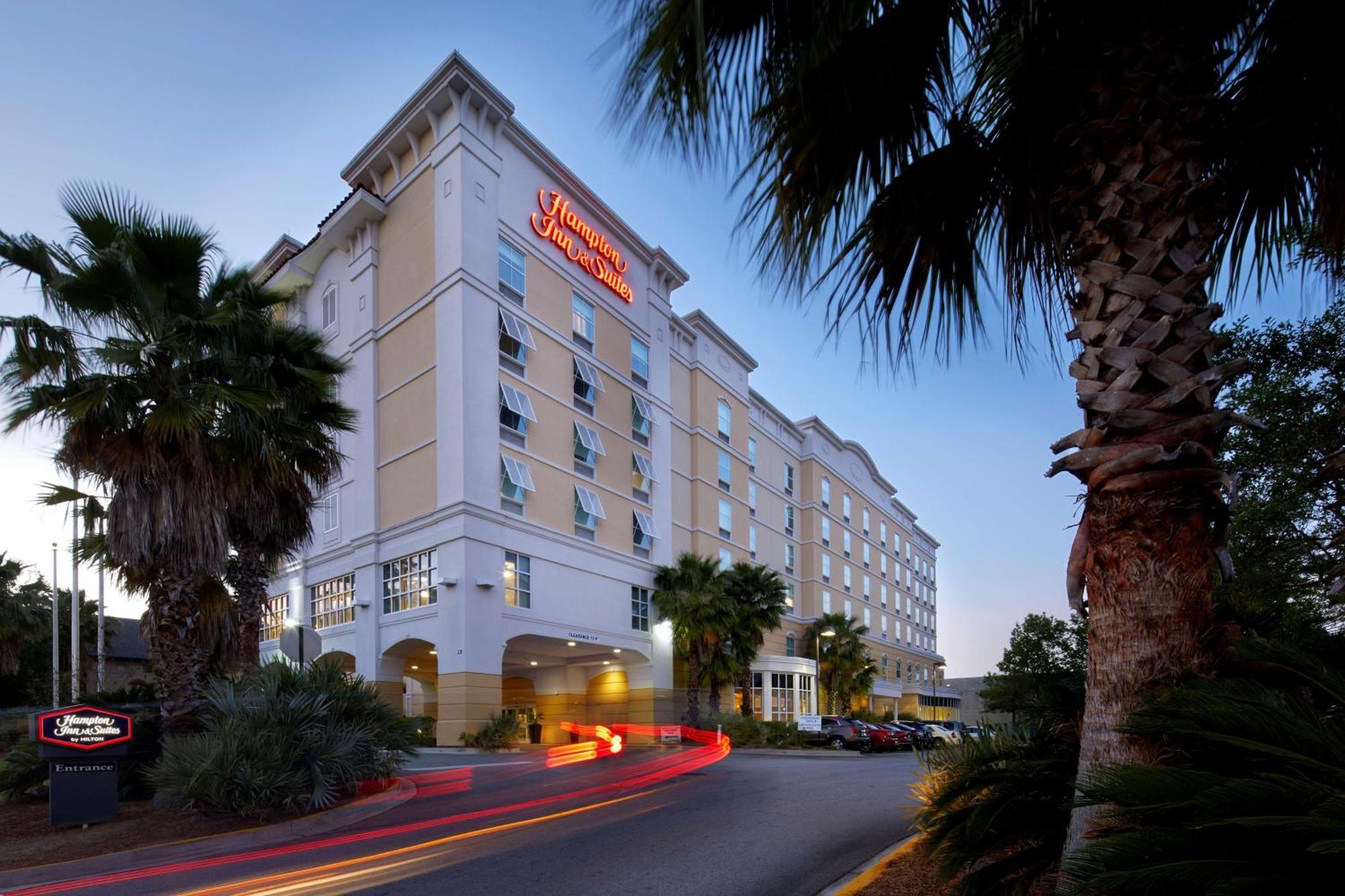 Hampton Inn & Suites Savannah/Midtown Exterior photo